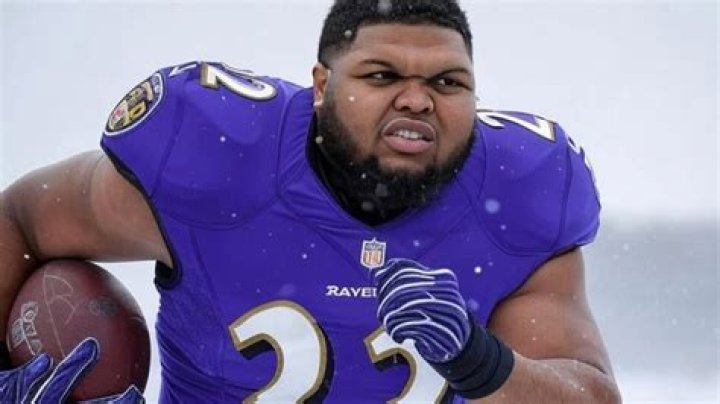 Pregnant With Baby Girl Genevieve – Hollywood Life