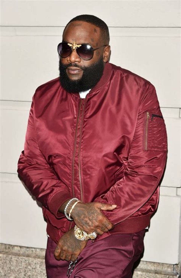 Pics Of Celebs He’s Feuded With – Hollywood Life