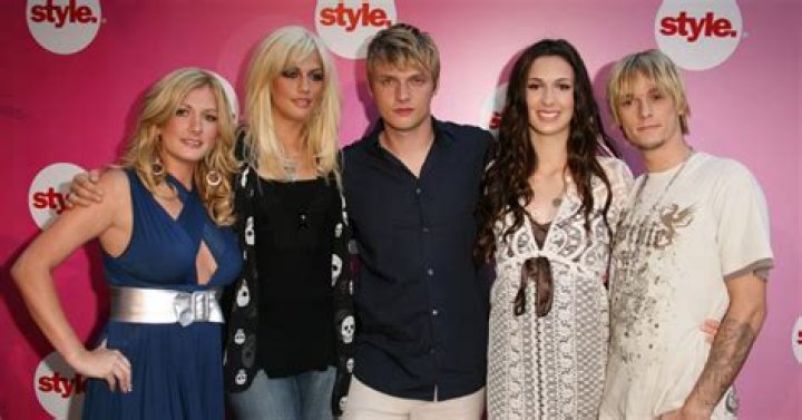 Facts About His 7 Brothers and Sisters – Hollywood Life