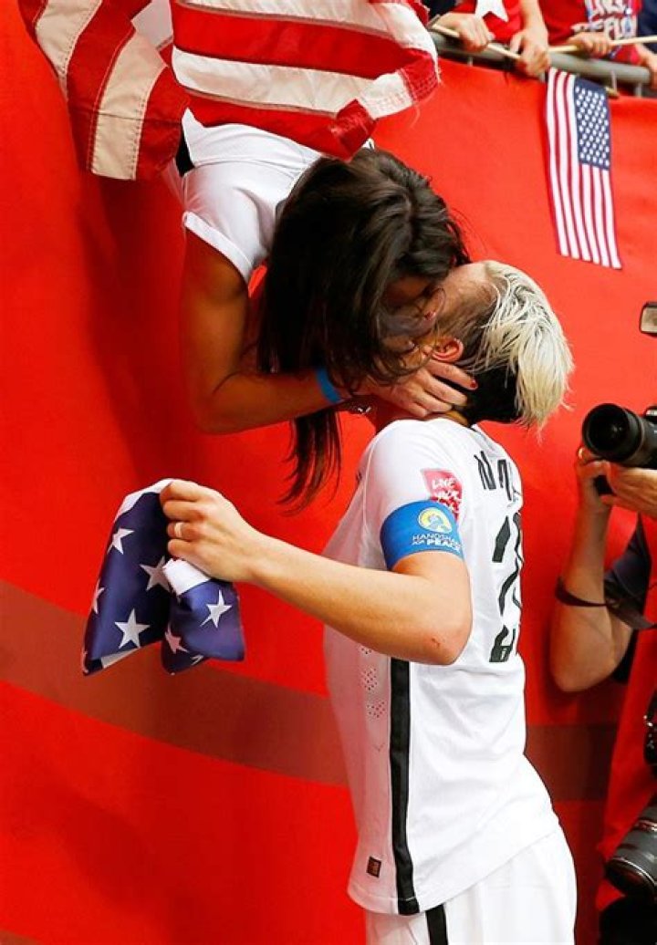 [PIC] Abby Wambach Kisses Wife, Sarah Huffman, After Incredible World Cup Win – Hollywood Life