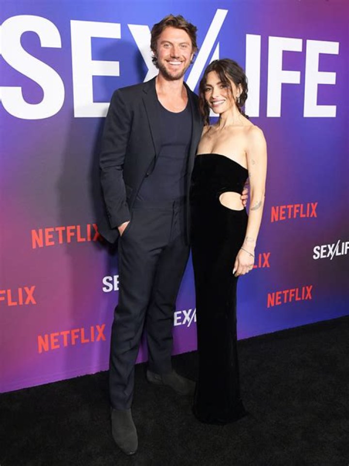 Adam Demos & Sarah Shahi Get Cozy At The ‘Sex/Life’ Season 2 Premiere – Hollywood Life