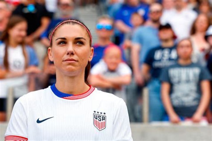 Looks Amazing In Low-Cut Blazer – Hollywood Life