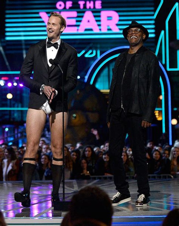 Wears No Pants At MTV Movie Awards – Hollywood Life