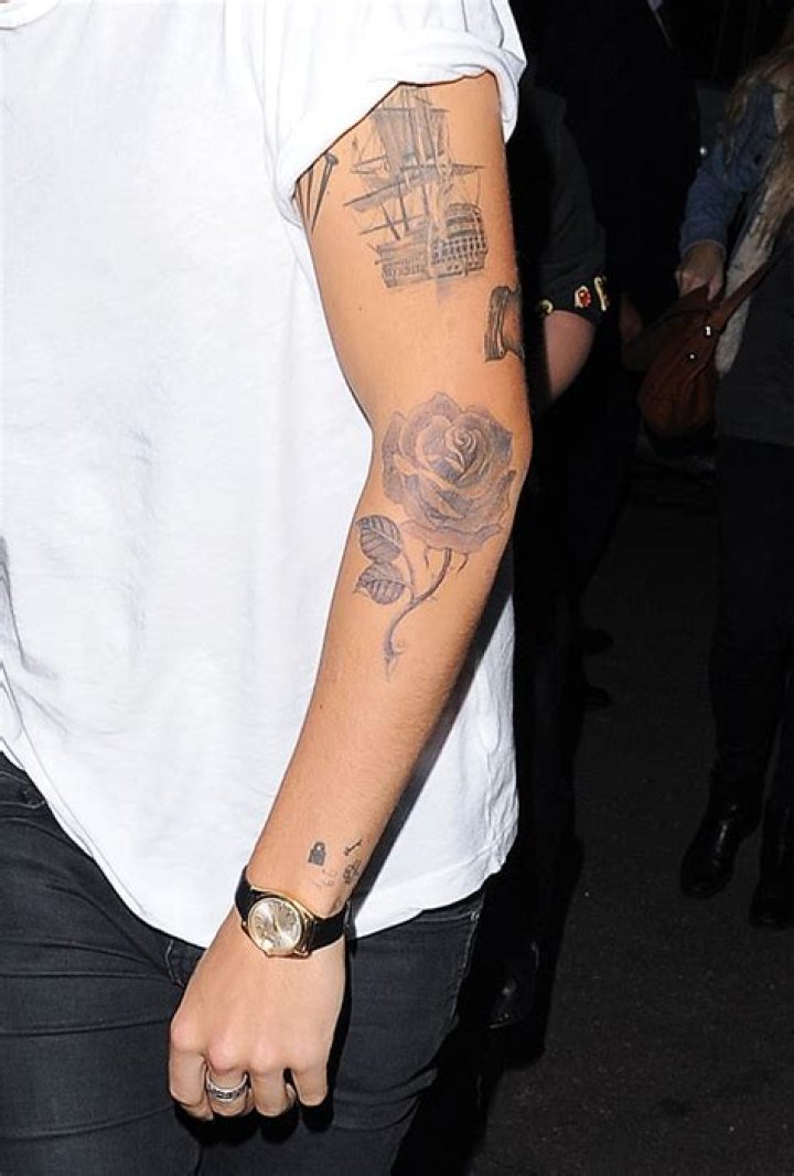 All of Harry Styles’ Tattoos and Their Meanings – Hollywood Life