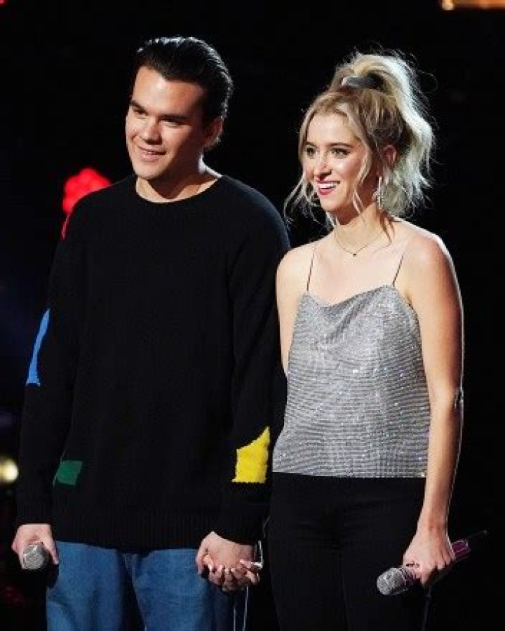 Stars Who Fell In Love Or Had Flings On Show – Hollywood Life