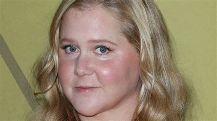 Amy Schumer Shares Hospital Photo With IV in Arm & Warns Young People – Hollywood Life