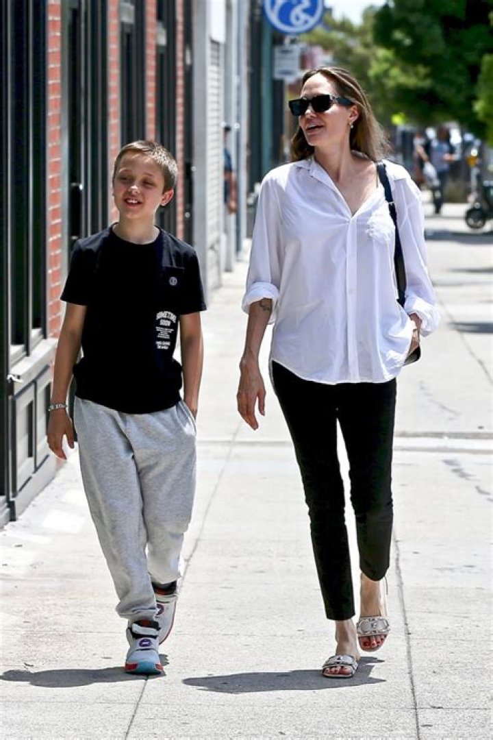 Angelina Jolie Wears White Shirt & Black Leggings Shopping With Knox – Hollywood Life