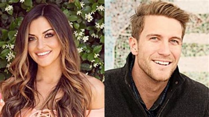 Are Tia Booth & Corey Brooks Dating? They’re Sharing Flirty Messages – Hollywood Life