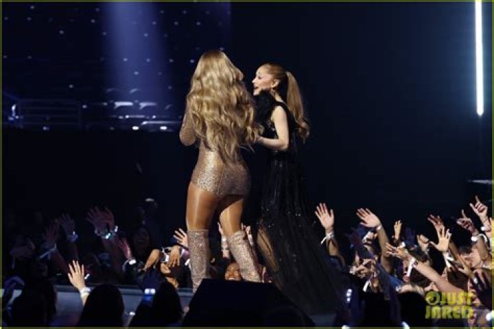 Cries Over Beyonce’s ‘Lemonade’ Performance – Hollywood Life