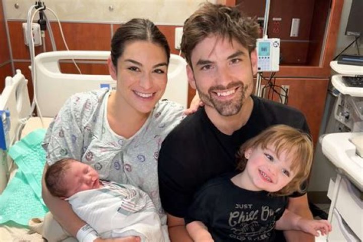 ‘Bachelor In Paradise’ Star Ashley Iaconetti Is Pregnant And Expecting 1st Child With Jared Haibon
