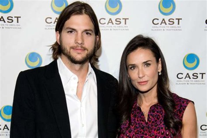 Ashton Kutcher Reflects On Demi Moore’s ‘Painful’ Miscarriage – Hollywood Life