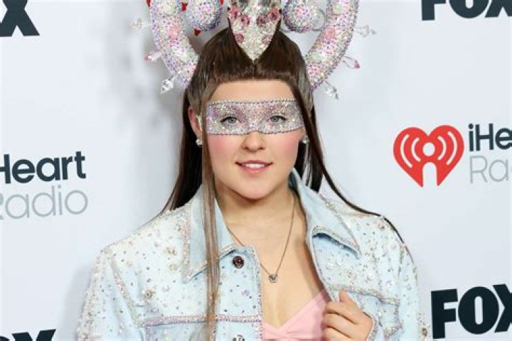 Avenue Beat Talks New Song ‘Woman’ After ‘F2020’ Went Viral On TikTok – Hollywood Life