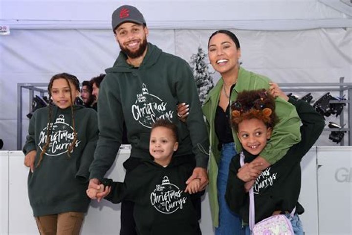 Ayesha Curry & Kids Pose For Mother’s Day Photos By Steph — See Pics – Hollywood Life