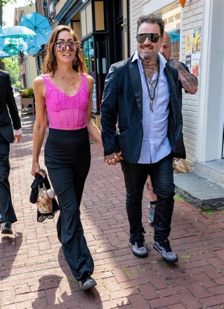 Meet His Fiancee & 2 Ex-Wives – Hollywood Life