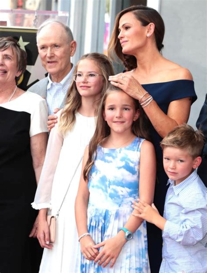 Ben Affleck & Jennifer Garner’s Kids Look Happy As Ever Goofing Off On Outing With Mom & Dad – Pics