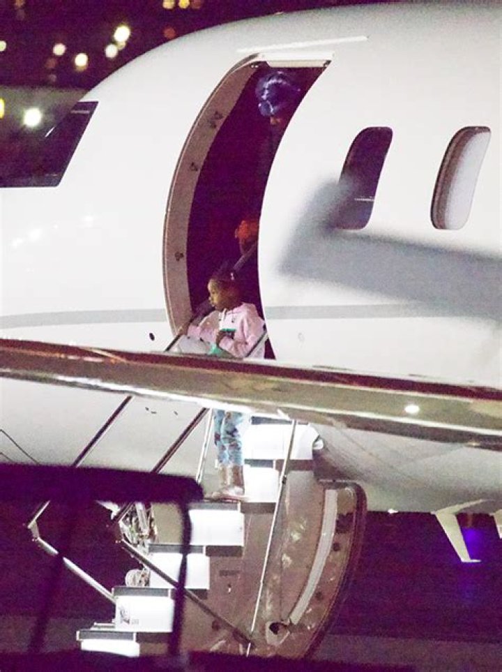 Beyonce Exits Private Plane In LA With Her Family After Dubai Concert – Hollywood Life