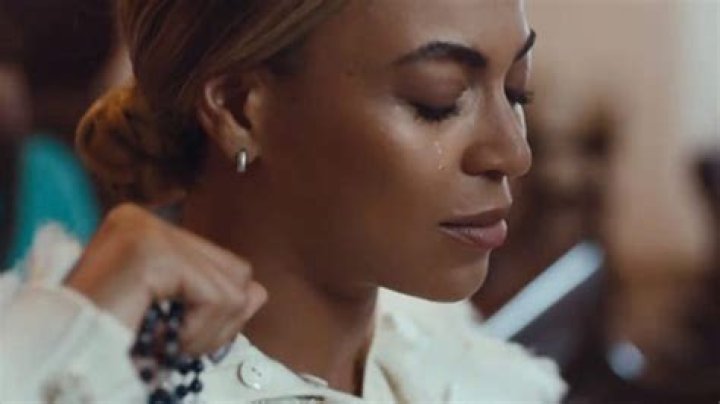 Is It About Her Miscarriage? – Hollywood Life