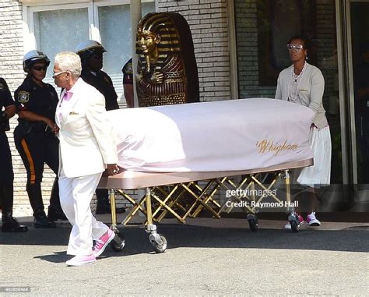 [PHOTOS] Bobbi Kristina Brown’s Hearse Arrives For Burial Service In New Jersey – Hollywood Life