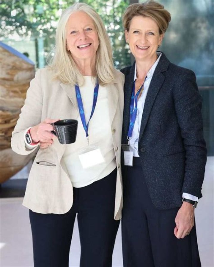 Bonnie Garmus Height, Weight, Net Worth, Age, Birthday, Wikipedia, Who, Nationality, Biography