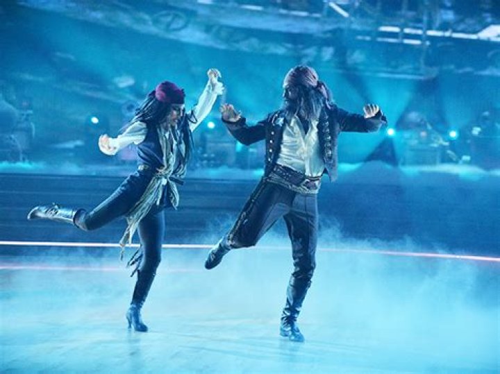 Brian Austin Green & Sharna Burgess Out Holding Hands After DWTS Loss – Hollywood Life