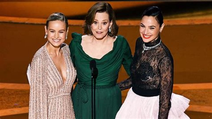 Brie Larson, Sigourney Weaver & Gal Gadot Joke About Starting A Female-Friendly Fight Club