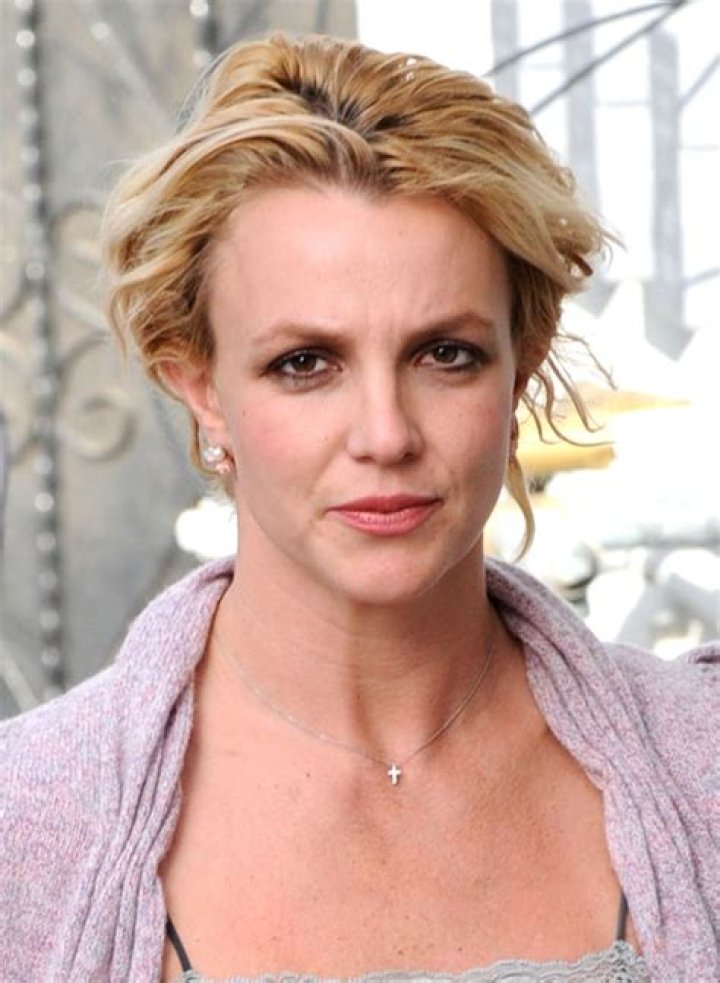 Poor Britney Spears Looks Like She Fell Asleep In Her Makeup. Here's How To Fix That! – Hollywood Life