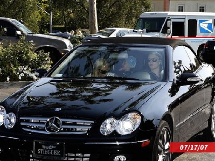 Britney Spears Spotted In First Photos Since Conservatorship Ended – Hollywood Life