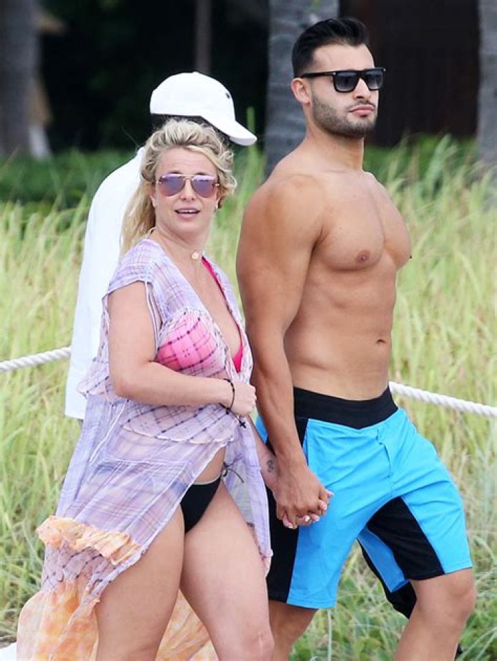 Britney Spears & Sam Asghari Ooze Sexiness In Swimsuits During ‘Beautiful Day’ In Their Pool — Pics
