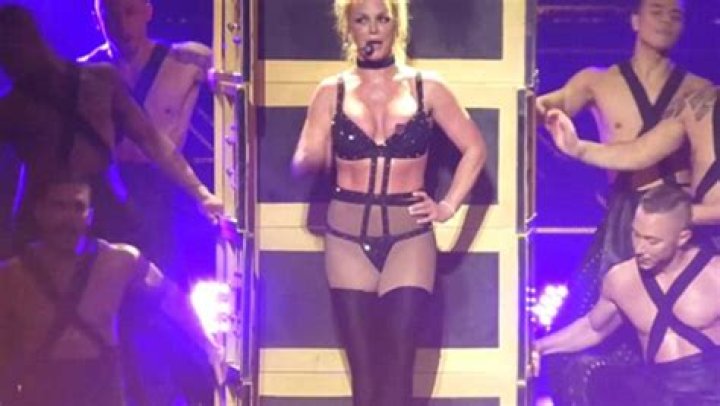 Not Bothered By Concert Nip Slip – Hollywood Life