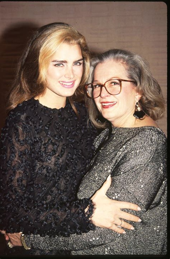 Brooke Shields’ Mom Teri Shields – Hollywood Life