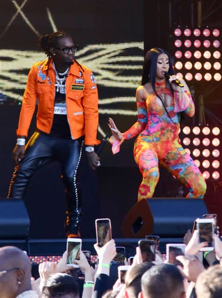 Offset & Cardi B Kiss During Wild ‘Jimmy Kimmel Live!’ Performance Of ‘Clout’