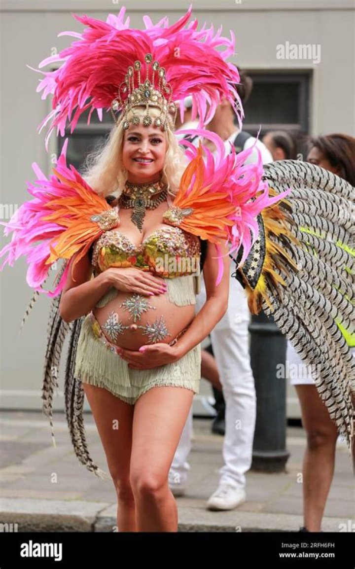 Dancer Claims She’s Pregnant With His Baby – Hollywood Life