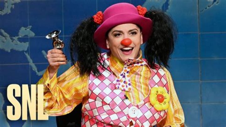 Cecily Strong Stands Up For Abortion As A Clown On ‘SNL’ – Hollywood Life