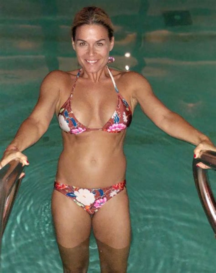 See Sexy Pics Of Elizabeth Hurley & More – Hollywood Life