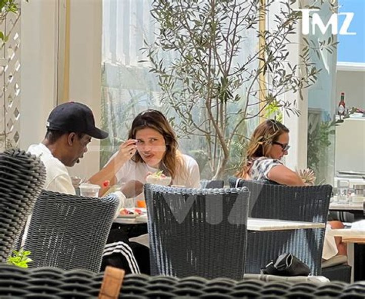 Chris Rock & Lake Bell Enjoy Brunch Together The Morning After Their 1st Public Date Night: Photo