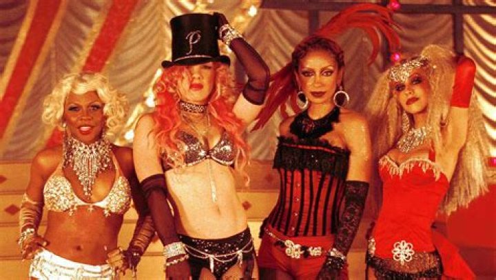 Christina Aguilera’s Cher From ‘Burlesque’ Halloween Costume: Video – Hollywood Life