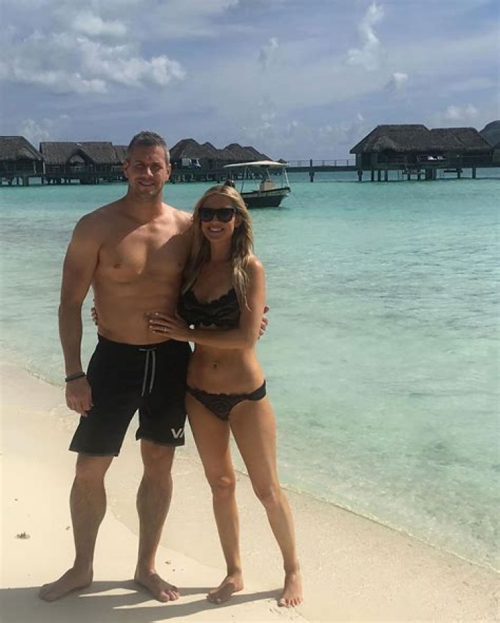 Christina Anstead Shows Off Her Fab Bikini Bod 2 Weeks After Ex Tarek El Moussa Gets Engaged