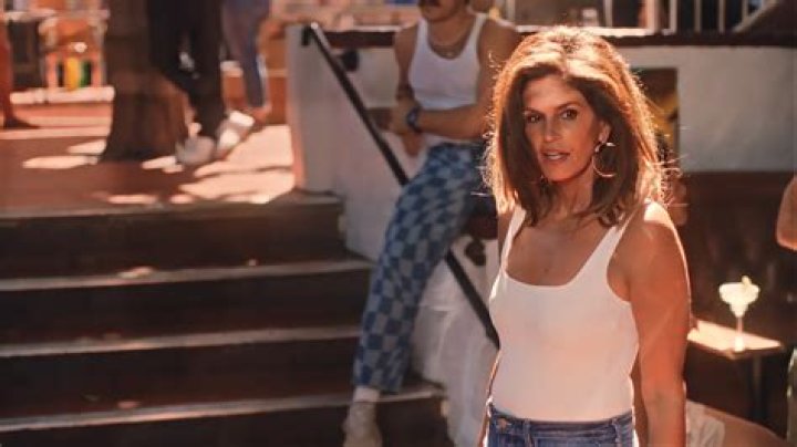 Cindy Crawford Recreates Her Pepsi Ad For ‘One Margarita’ Music Video – Hollywood Life