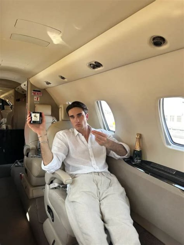 
Colin Yeager Height, Weight, Net Worth, Age, Birthday, Wikipedia, Who, Nationality, Biography 