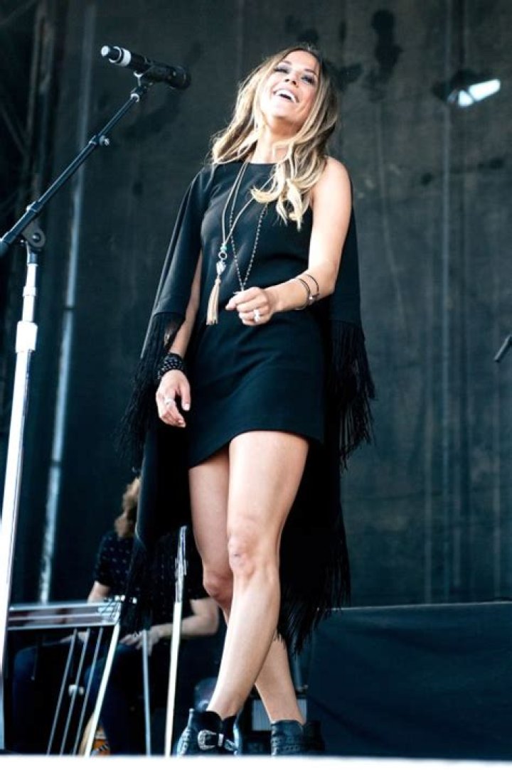 Country Stars in Miniskirts: Photos – Hollywood Life