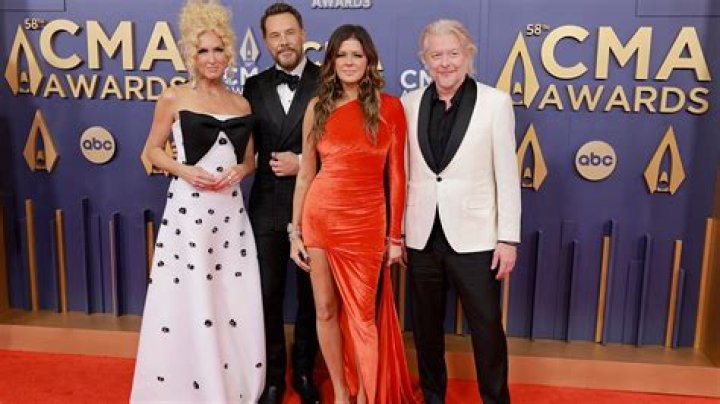 Couples At CMA Awards 2018 — Lauren Bushnell, Chris Lane & More