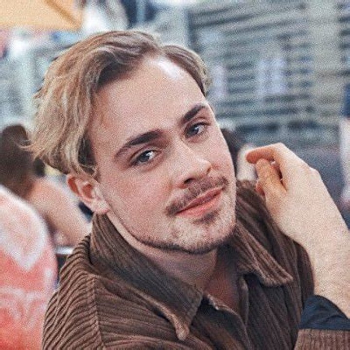 PICS of the ‘Stranger Things’ Star – Hollywood Life