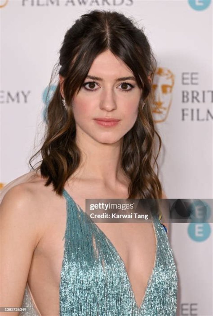 Daisy Edgar-Jones Bra Size, Age, Weight, Height, Measurements