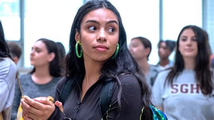 RiRi Teeth Injury Explained – Taveeta Szymanowicz Interview – Hollywood Life