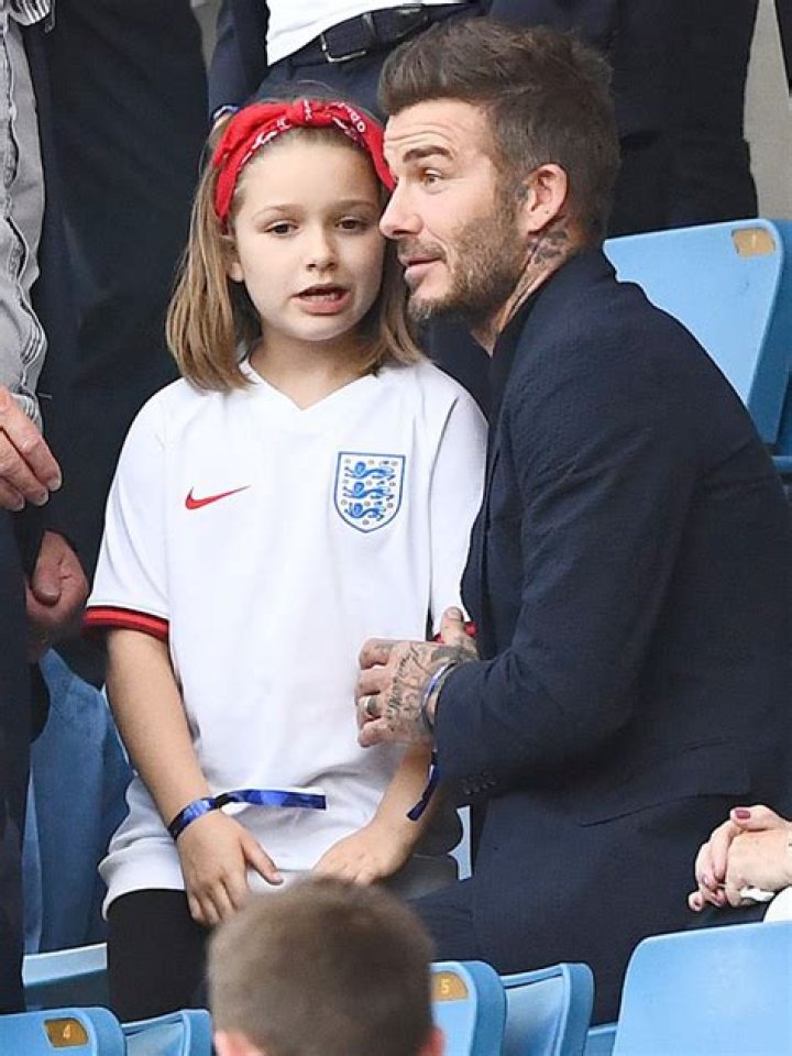 David Beckham Lets Daughter Harper Do His Makeup In New Photo – Hollywood Life