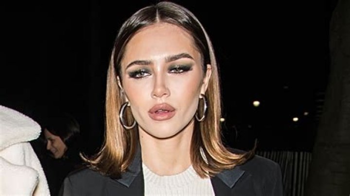 Delilah Belle Hamlin, 22, Wears Lacey White Lingerie As She Lounges In Bed — See Pics