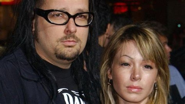Korn Singer Jonathan Davis’ Wife Dies – Hollywood Life