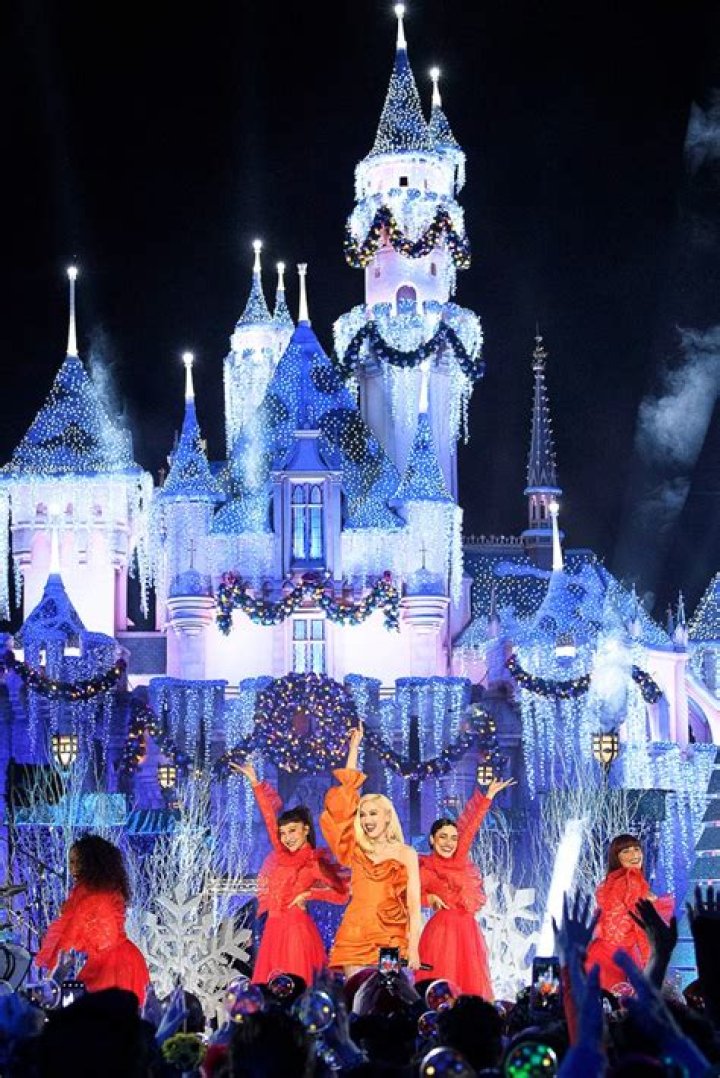 Disney’s Magical Holiday Celebration 2018 — Photos