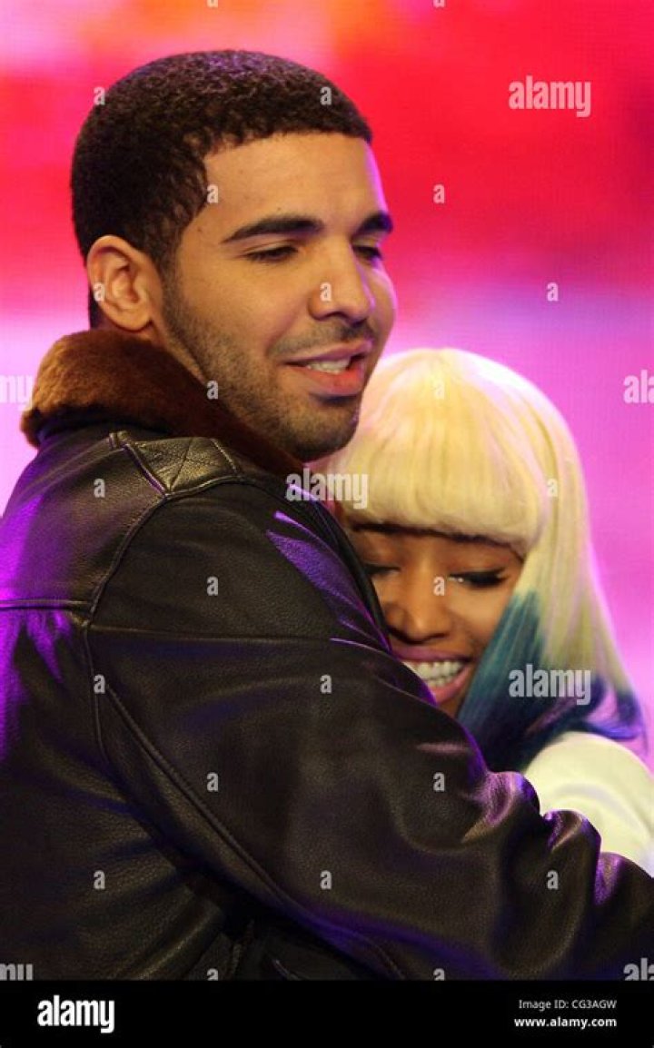 Drake Leaves Flirty Comment On Nicki Minaj’s Post With His Mom – Hollywood Life
