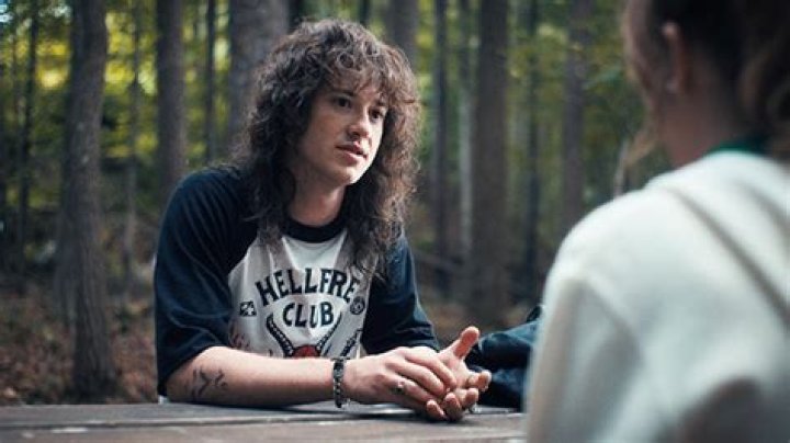 Eddie Munson From ‘Stranger Things’ Halloween Costume DIY – Hollywood Life